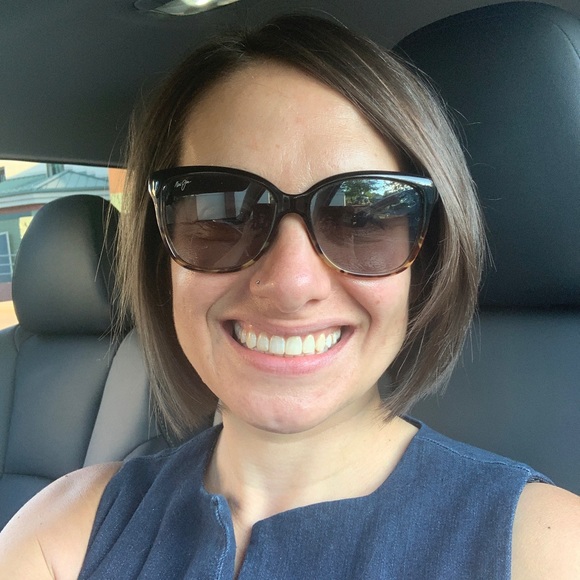 Meet your Posher, Julie - Picture 1 of 2